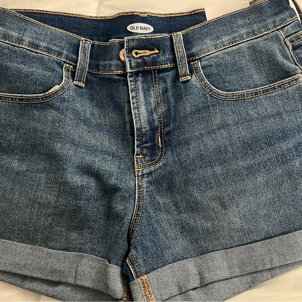 Women’s size 6  Denim Shorts, cuffed, cute shorts, nwt